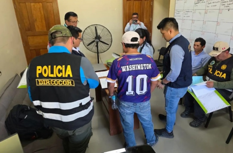 Cuatro funcionarios municipales de Megantoni detenidos en flagrancia