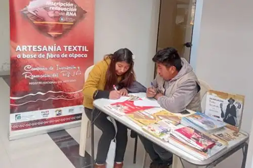 De los 14 mil artesanos identificados en Puno, más del 70 % son mujeres