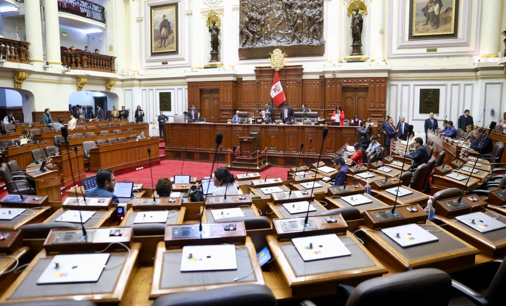 Aprueban gratificaciones, CTS y subsidio para trabajadores CAS