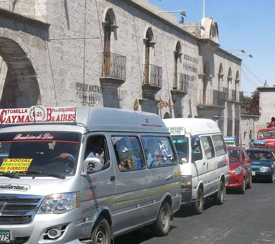 A transportistas informales en Cayma solo les interesa cobrar más por un mal servicio