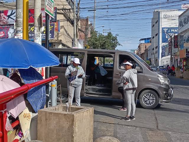 «Loncheras» dan un trato inhumano e inseguro a los pasajeros