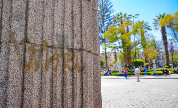 CENTRO HISTÓRICO. Vándalos se ríen de las normas municipales