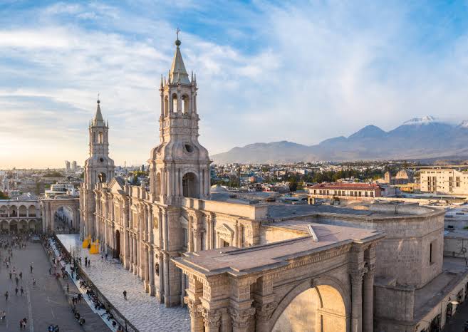 Arequipa debe cambiar de estrategias para alcanzar el flujo turístico prepandemia