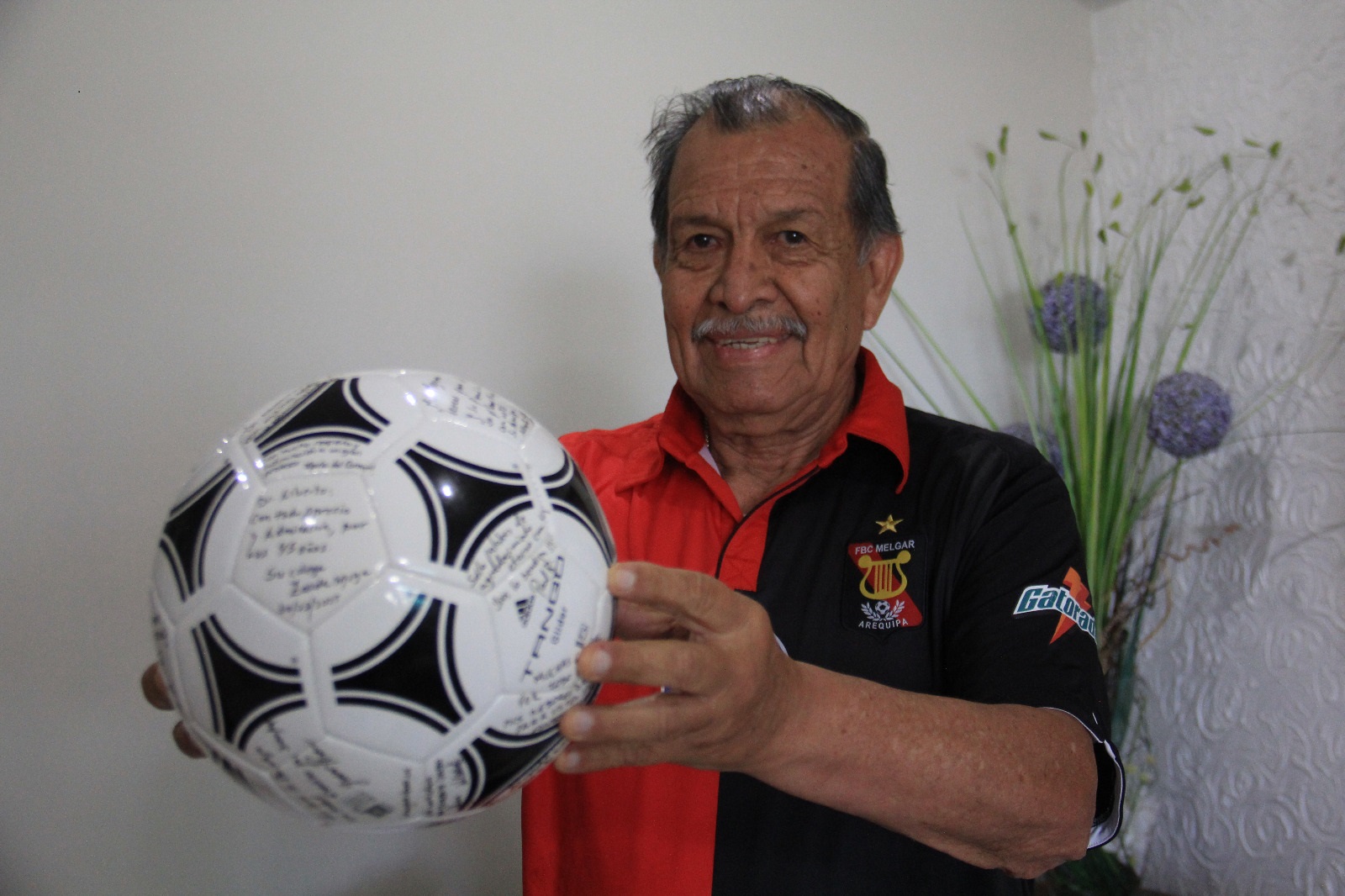 Alberto Alvarado: “Si volviera a nacer, elegiría otra vez ser futbolista»