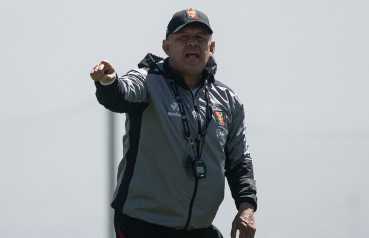 Reynoso no descartó posibilidad de volver a dirigir a la selección