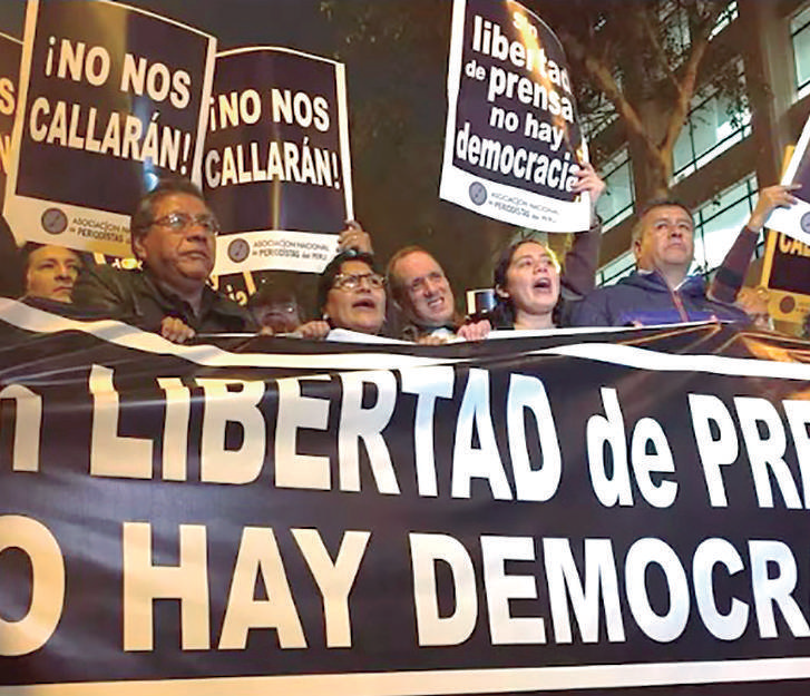 Alerta retroceso global de la democracia y caída en libertad de prensa