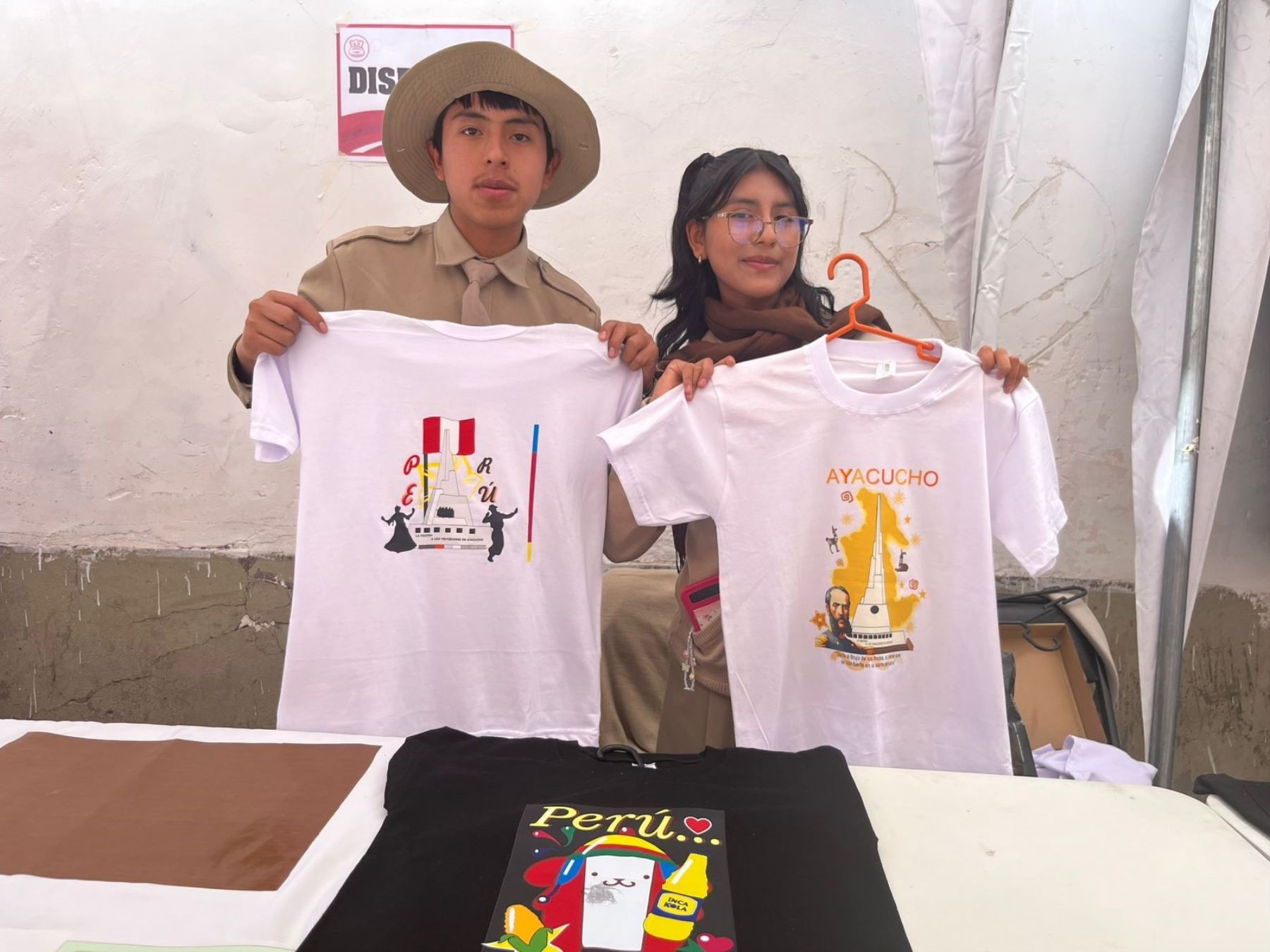 Escolares de colegio Mariscal Cáceres impulsan emprendimiento textil