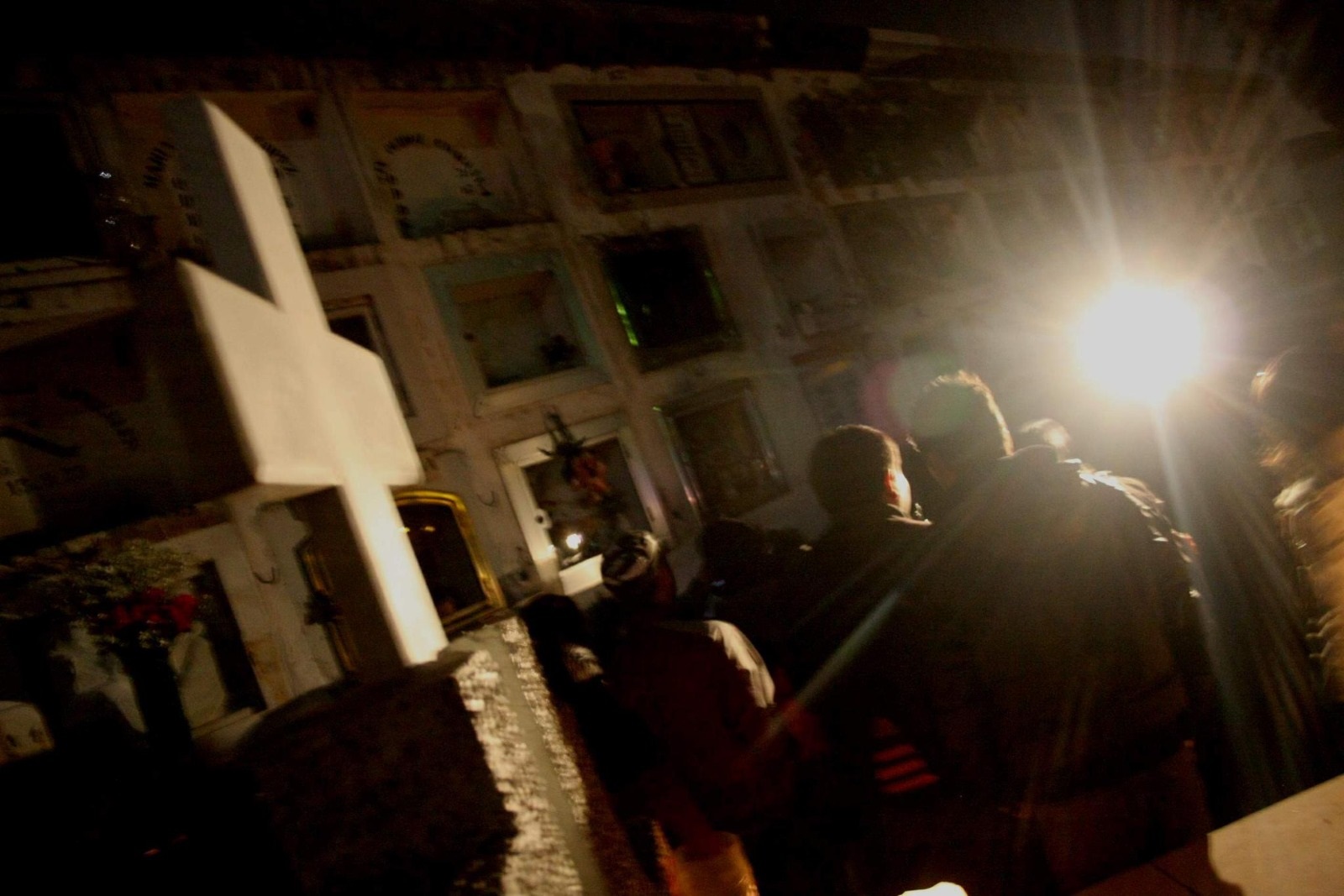 Arequipa siempre ha visitado a sus muertos en la noche