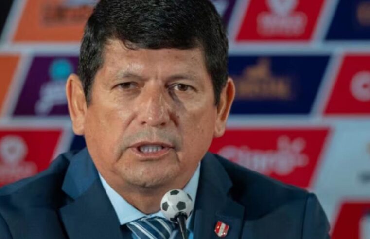 Acusan a Agustín Lozano de destruir el fútbol peruano