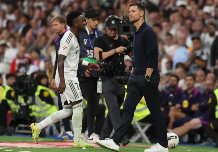 Vinícius Junior pide perdón por faltar el respeto a su entrenador