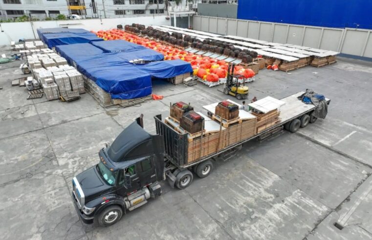 Entregan 16 aulas tipo domo equipadas en dos escuelas