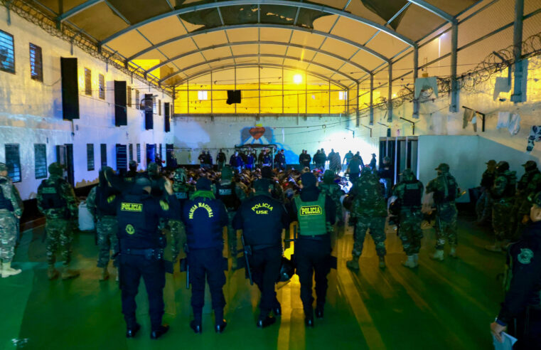 Mandatario participó en requisa en penal Ancón I3-3