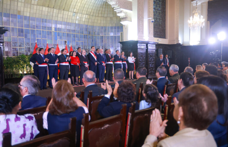 José Jerí tomó juramento a gabinete ministerial presidido por Álvarez