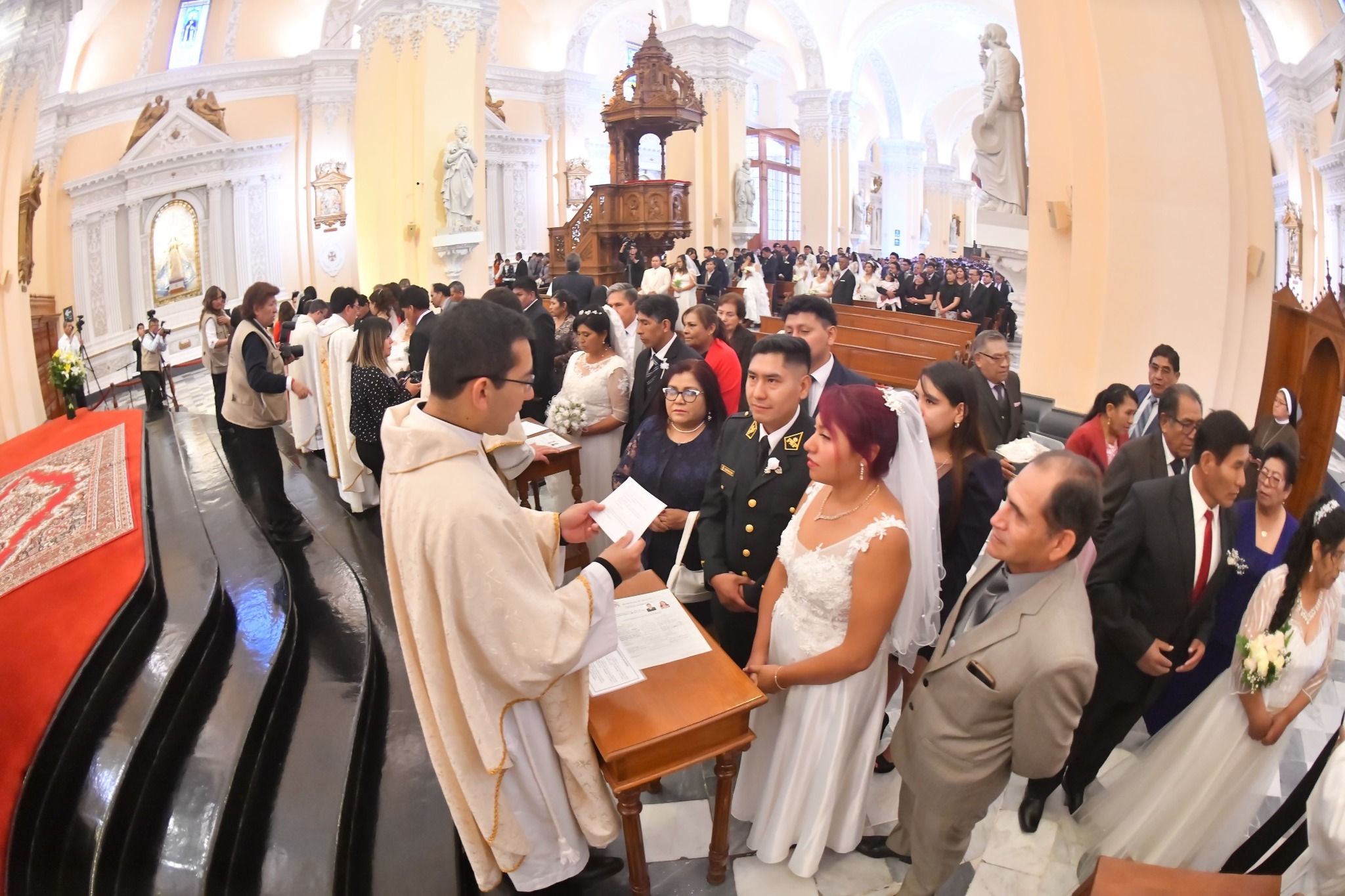 Arequipa: récord nacional de matrimonios masivos