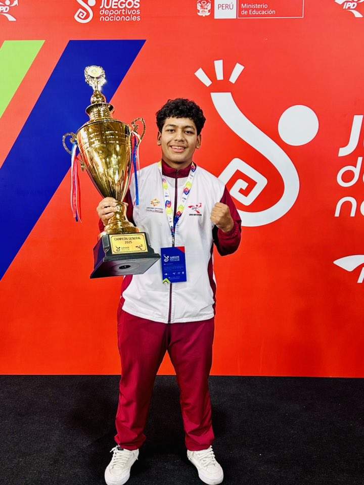 Karateca Jorge Paredes destaca en los Juegos