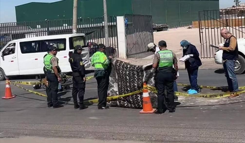 Motociclista muere tras ser arrollado por camión en Cerro Colorado
