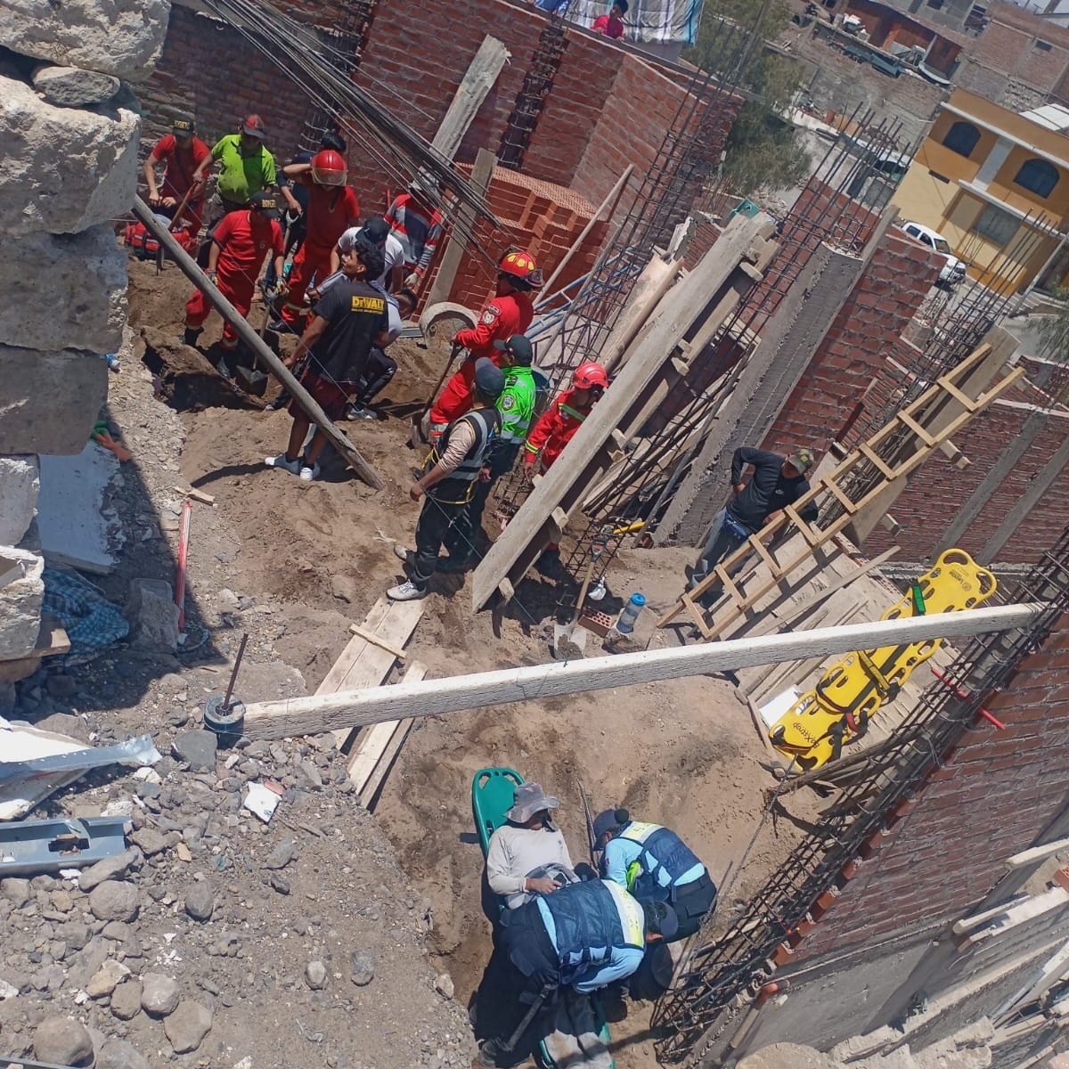 Un trabajador muerto y otro herido tras derrumbe en obra de Cayma