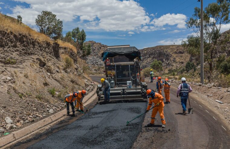 Asfaltan vía hacia los baños termales La Calera para impulsar turismo