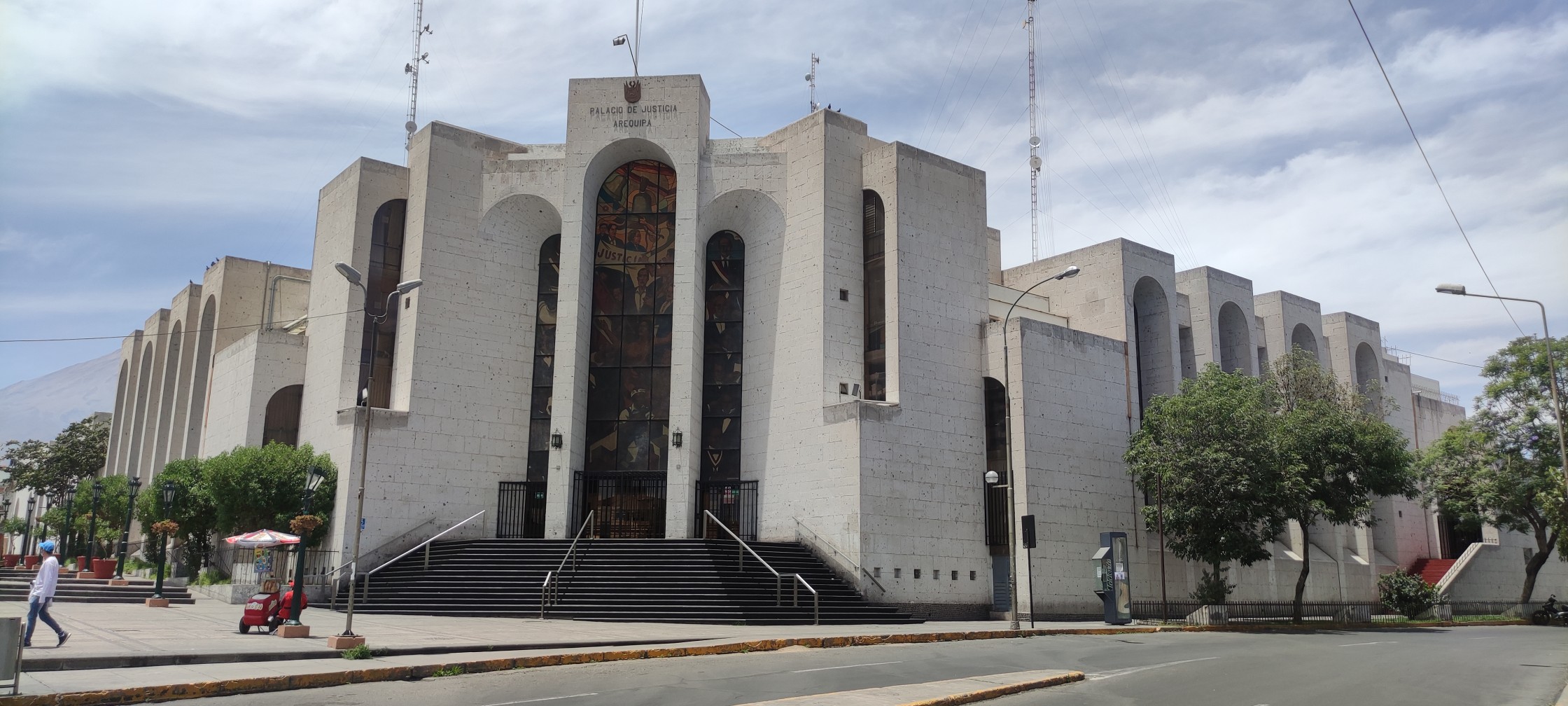 Condenan a comandante del Ejército por usar vehículo militar para un agasajo