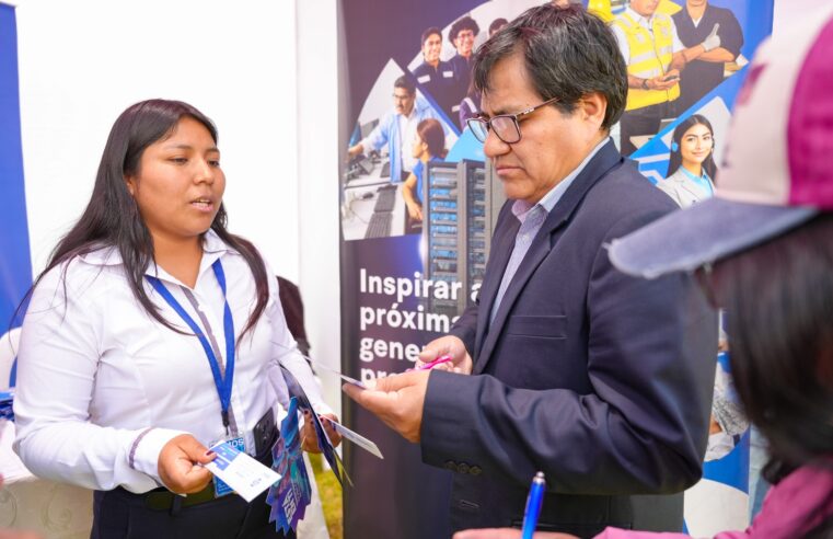 Más de 2 mil personas en maratón de empleo