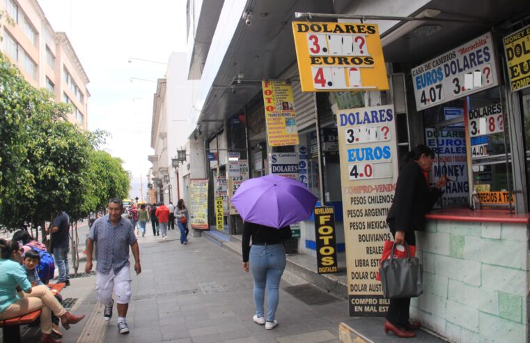 Precio de dólar registra ligera alza en el mercado paralelo