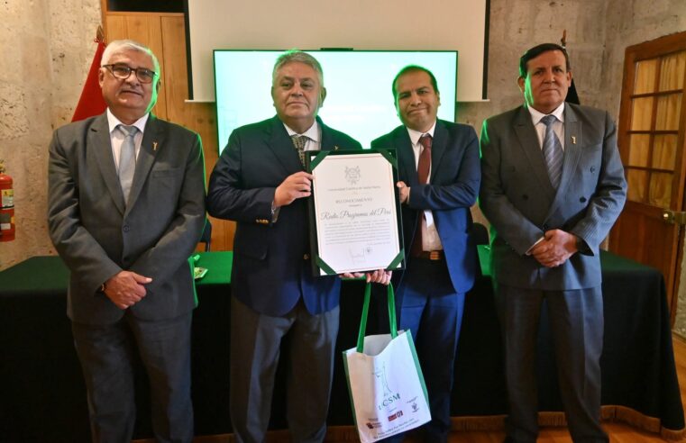 «Un periodista tiene que hacer más que informar»