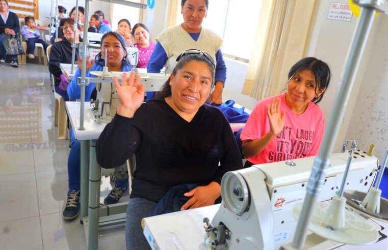 En Bustamante y Rivero impulsan el emprendimiento en costura