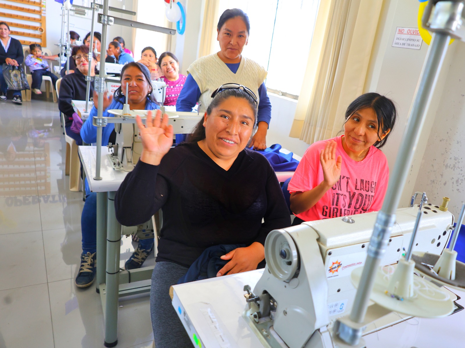 En Bustamante y Rivero impulsan el emprendimiento en costura