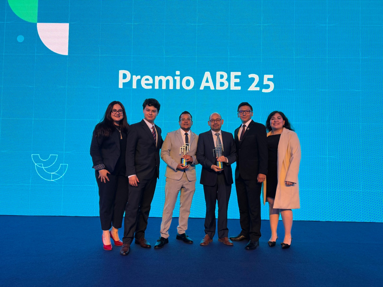 Caja Arequipa: doble ganadora en Premio ABE por impulsar crecimiento e innovación
