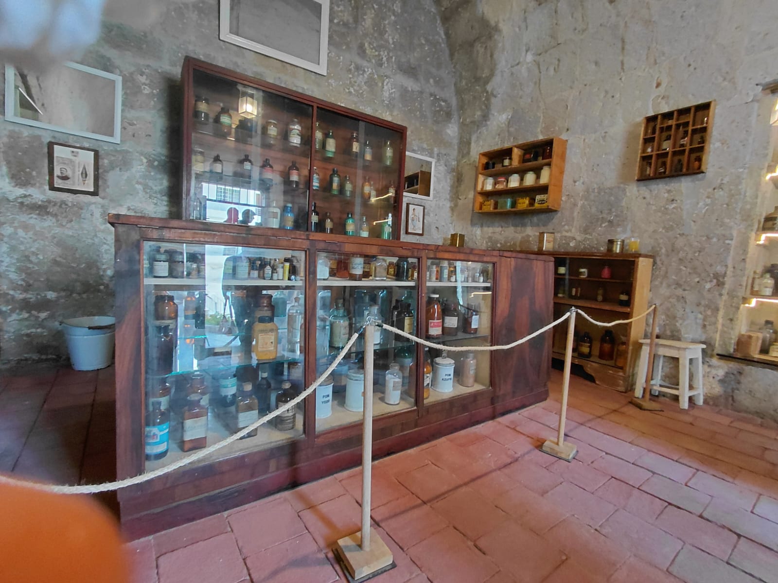 Conoce cómo era una farmacia en la antigua Arequipa