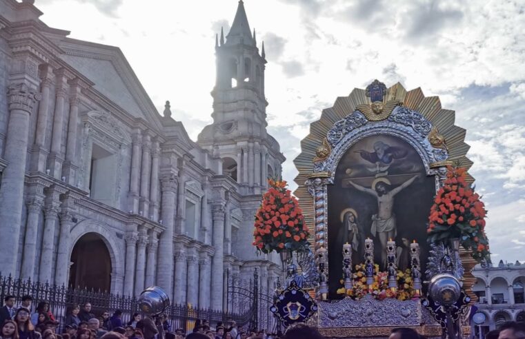 La fe se viste de morado para seguir al Señor de los Milagros