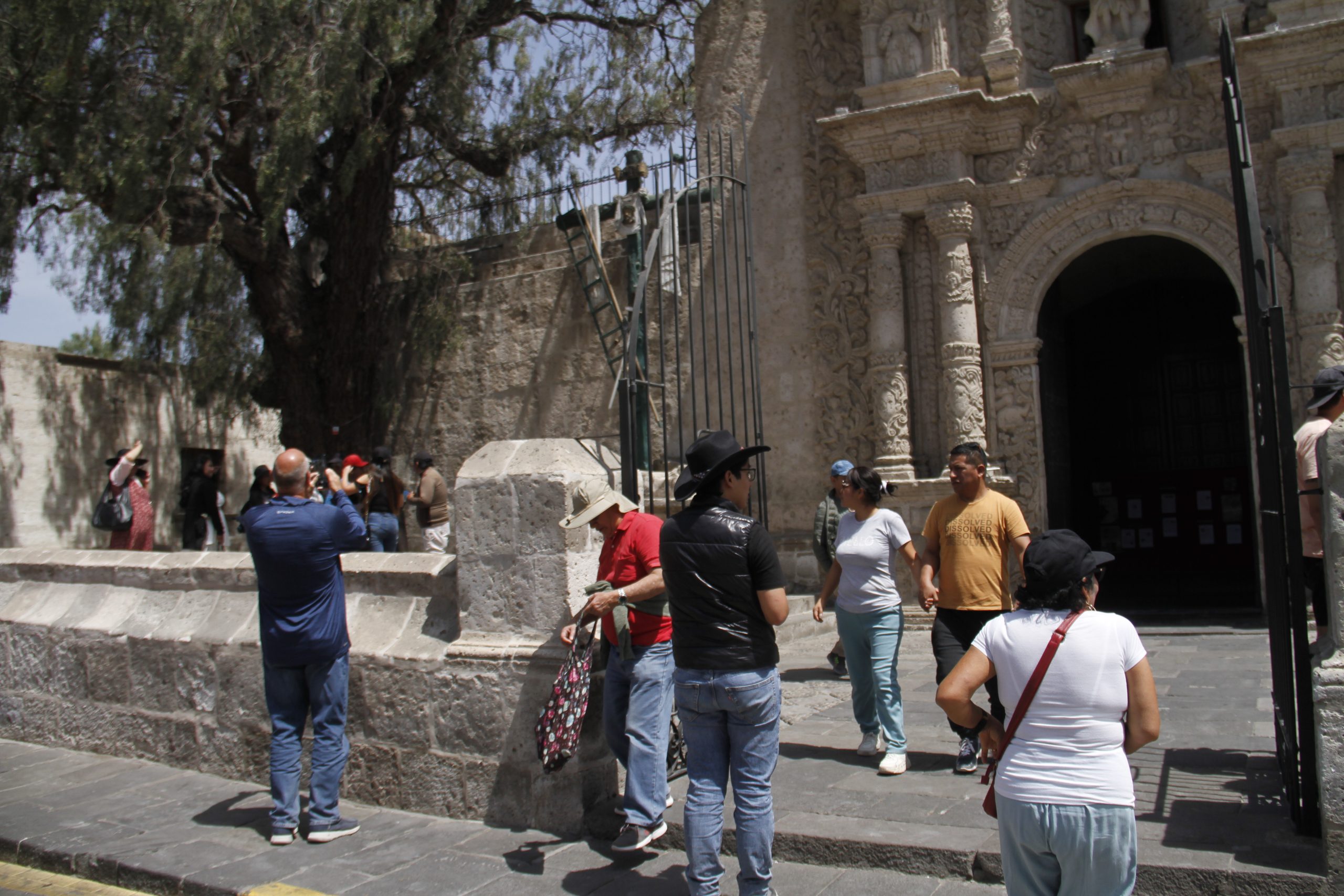 Aprovechan feriado para hacer turismo y compartir en familia