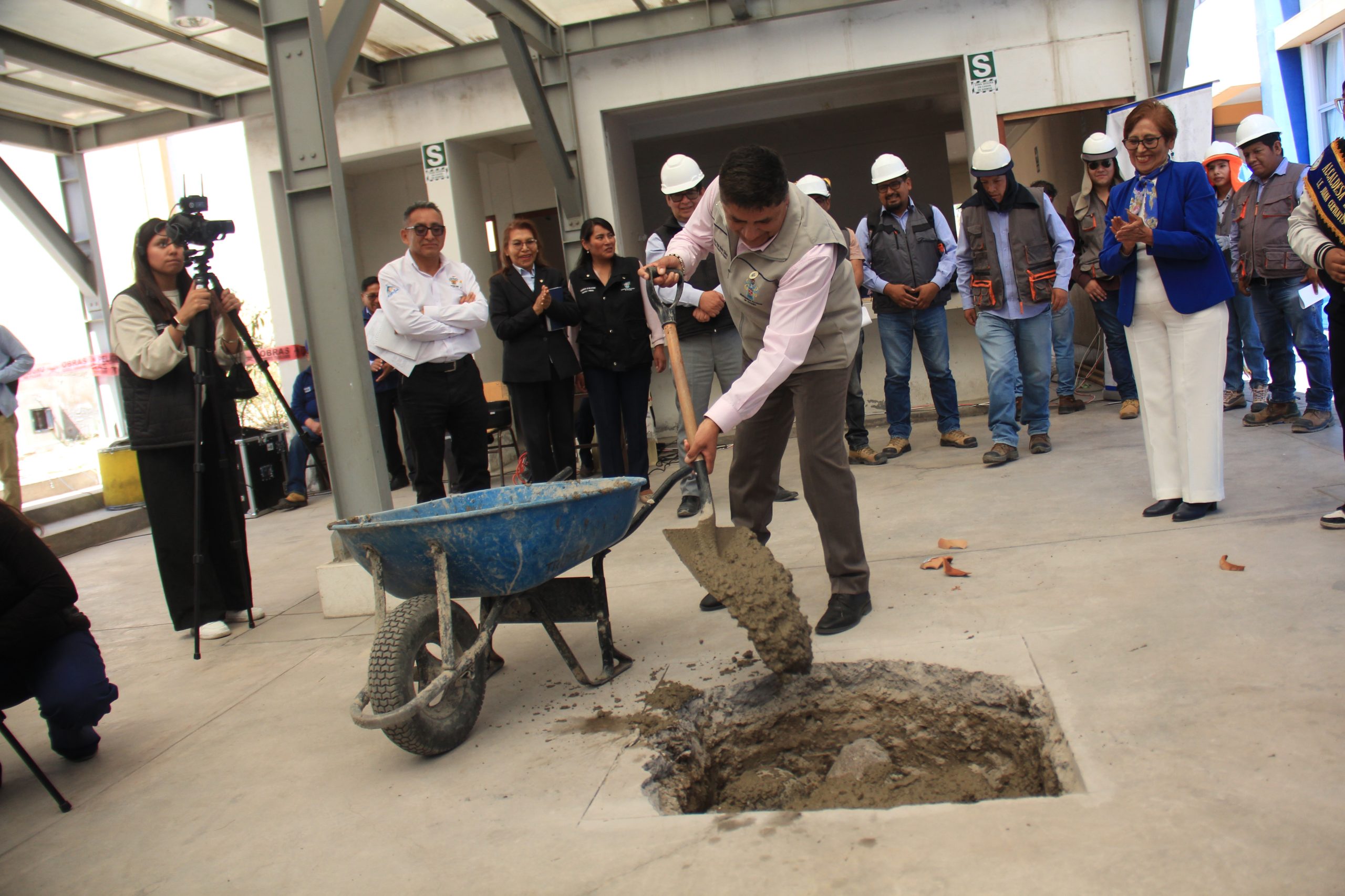 Puente Gunther y obras educativas reducen brecha de infraestructura