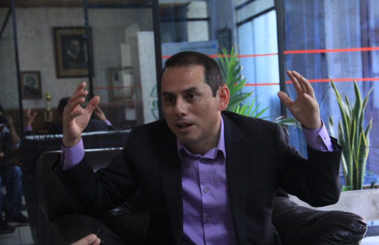 “La deuda pública se puede salir de las manos y afectará a todos”