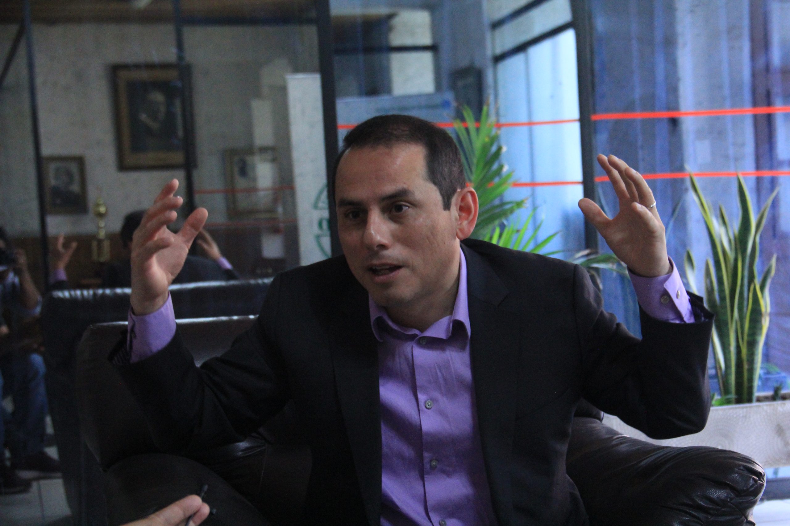 “La deuda pública se puede salir de las manos y afectará a todos”