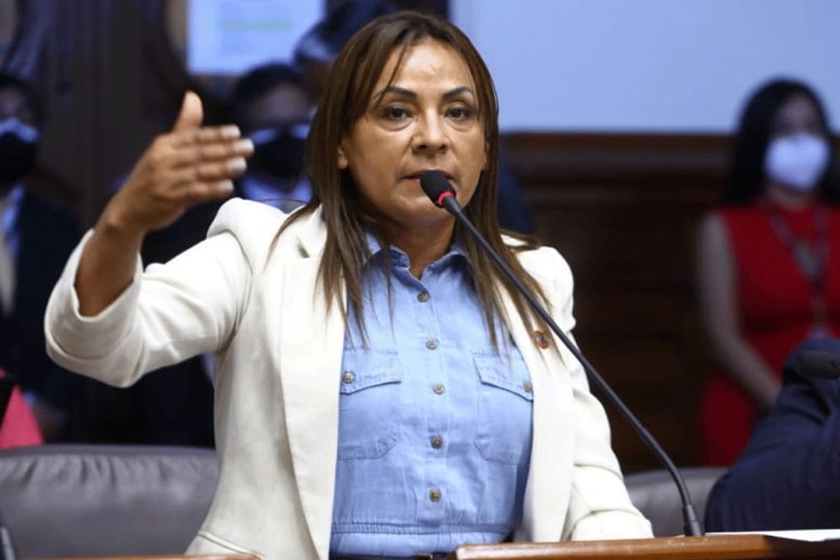 Kira Alcarraz pierde los papeles y amenaza a periodista