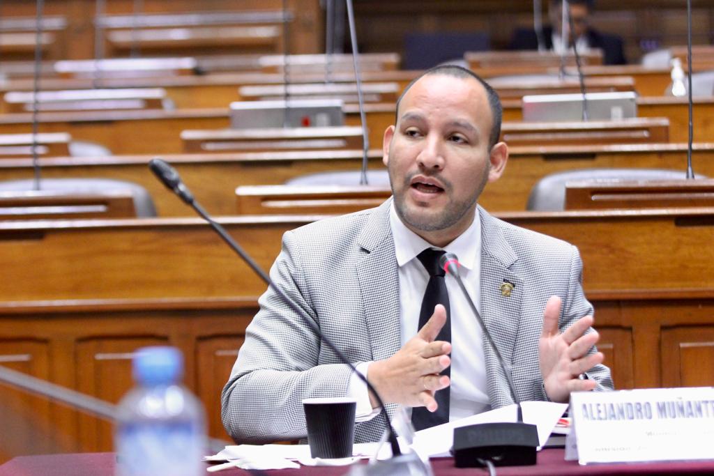 Plantean negar pensión vitalicia a expresidentes vacados por corrupción