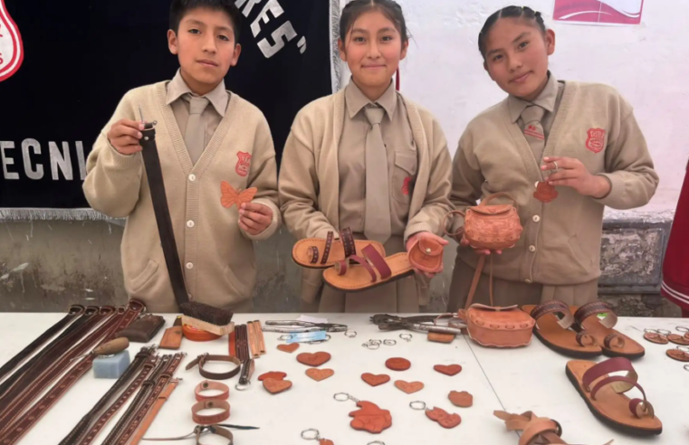 Estudiantes transforman el cuero en innovador proyecto