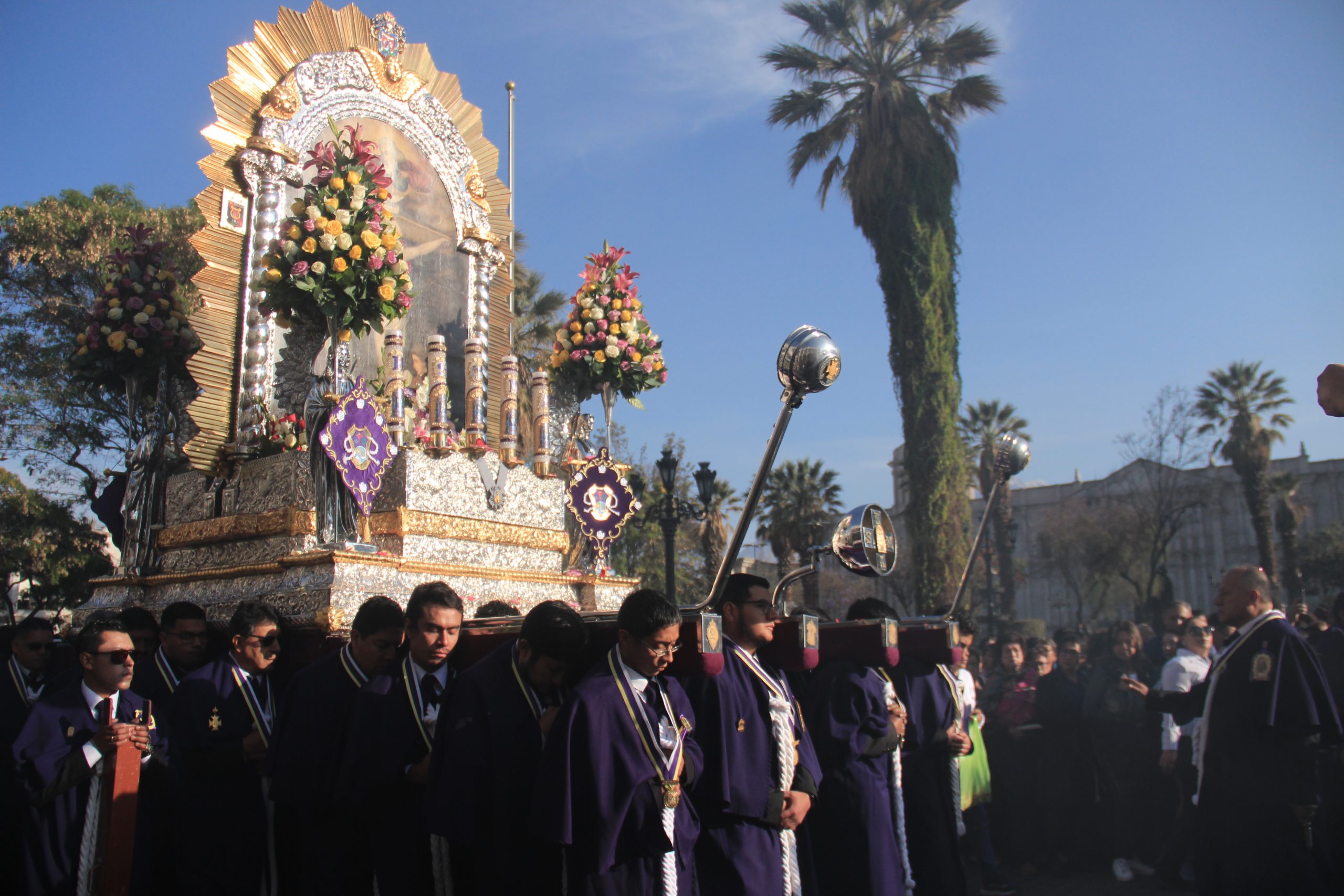 Convocatoria para cargadores del Señor de los Milagros de Arequipa