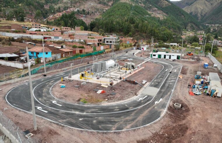 Culminan planta de regasificación e inician instalación de redes