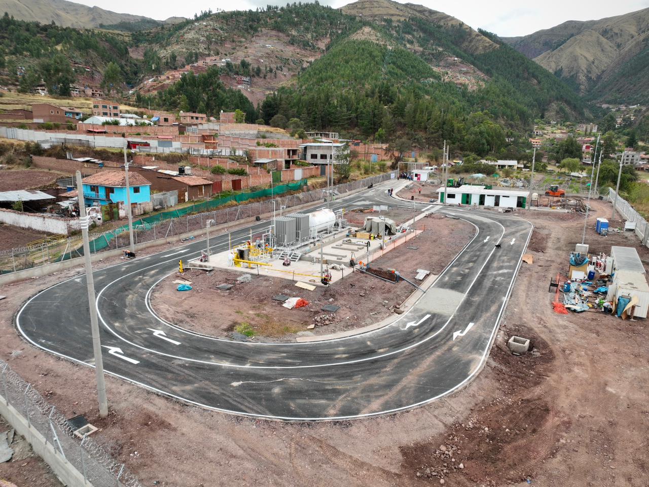 Culminan planta de regasificación e inician instalación de redes