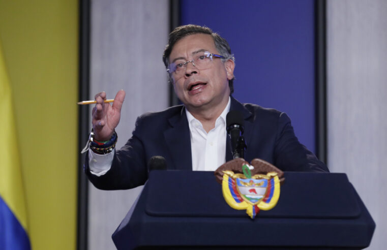 Petro en caída libre