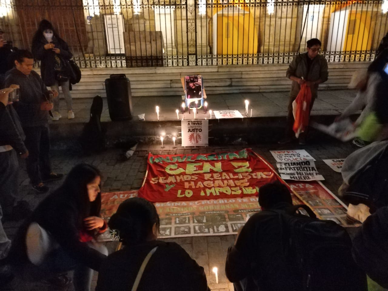Vigilia en Arequipa por joven fallecido durante movilización