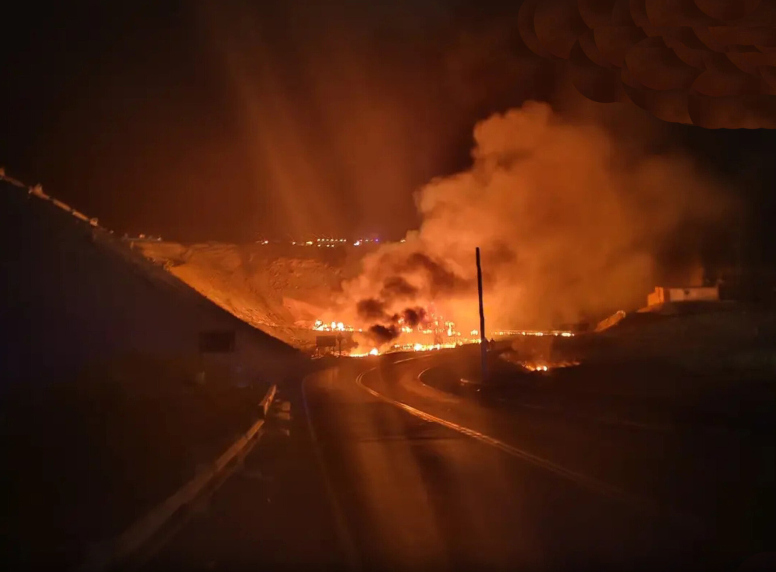 Explosión de cisterna bloquea la Panamericana Sur en Chala