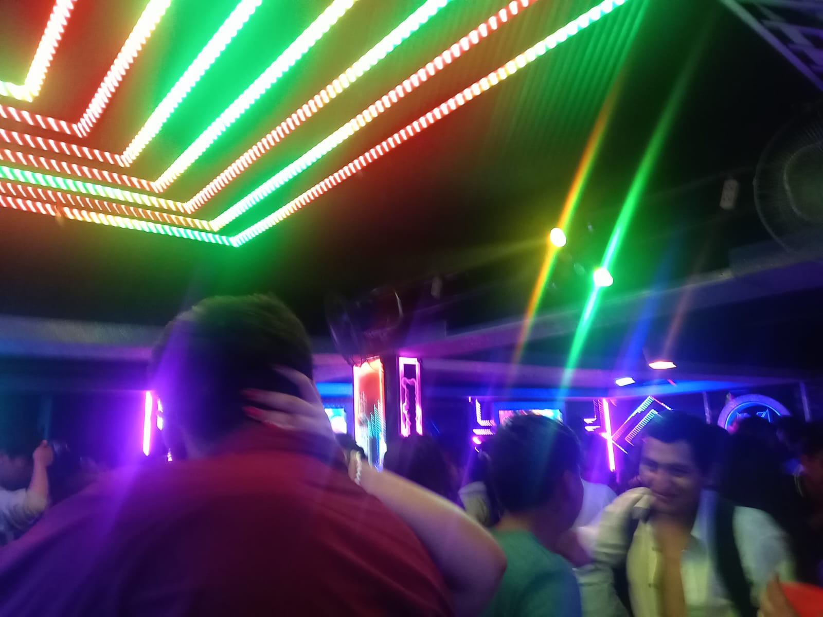 “Si no hay vías de evacuación y extintores, no te quedes en esa discoteca”