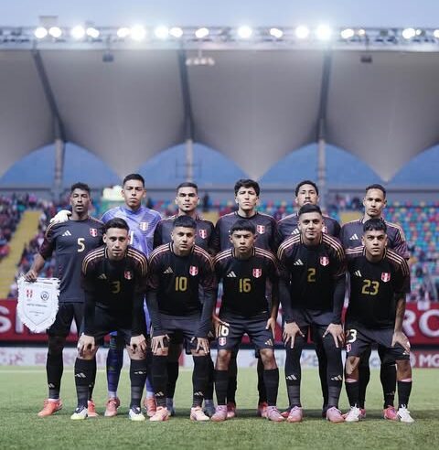 Perú cayó 2-1 ante Chile en la renovación de su plantel