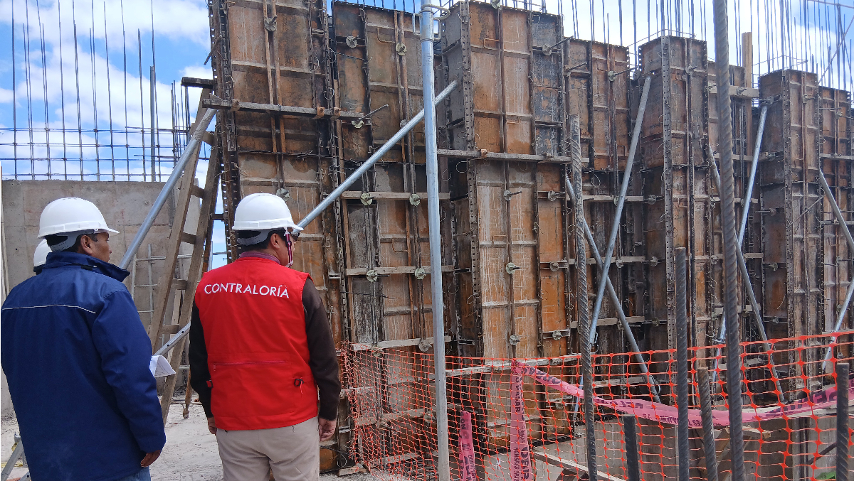 Hallan deficiencias en construcción de teatro municipal en Yunguyo