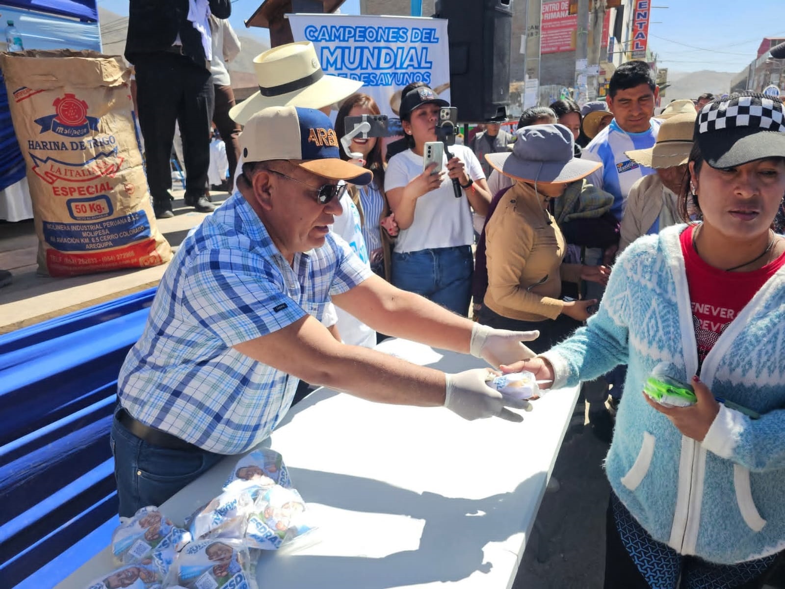Respaldo a un político no puede costar un sánguche de 2 soles