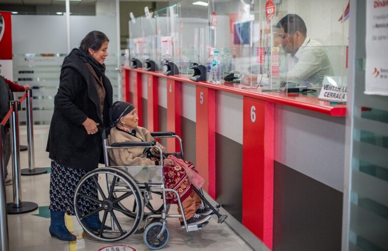 Pensión 65: usuarios cobran con tarjetas de débito en agentes y cajeros