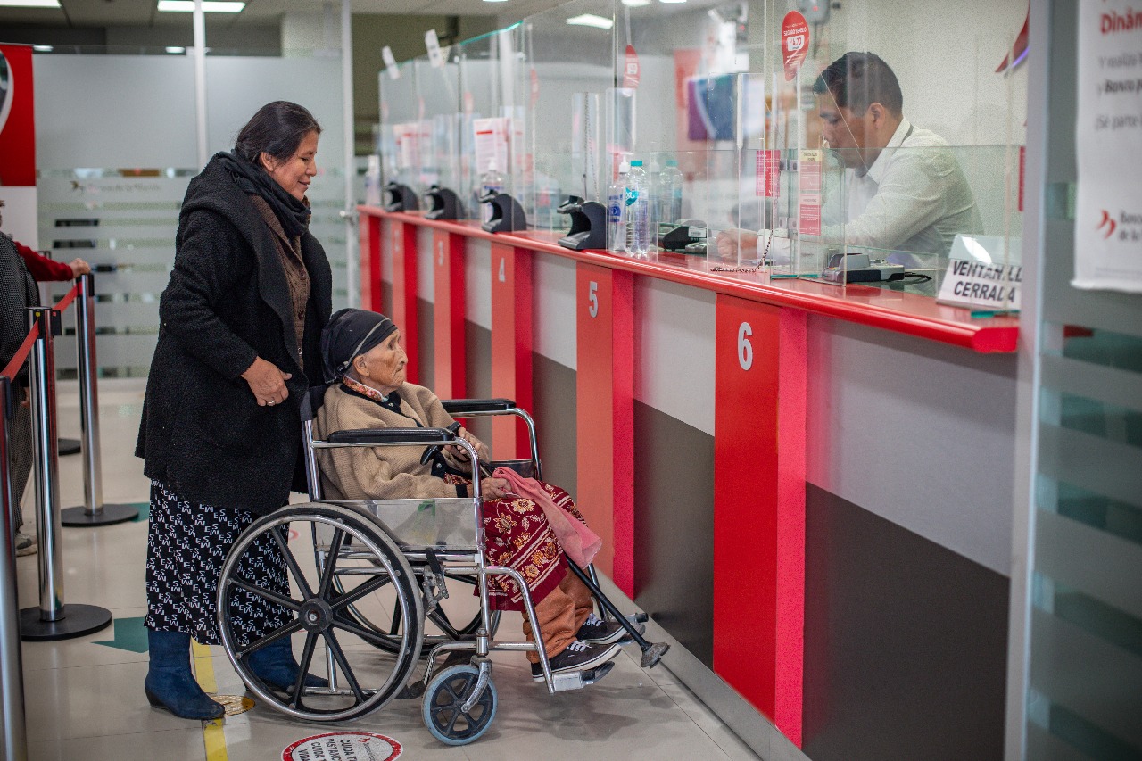 Pensión 65: usuarios cobran con tarjetas de débito en agentes y cajeros
